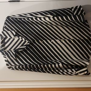 Nwt! Black and white bottom down 3x